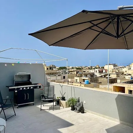 Airport Exclusive 2x Double Bedrooms With Shared Bathroom In A Penthouse With Bbq Facilitiesprivate Penthouse 2 Bed Room, 2 Bathrooms, 1 Shower, Huge Terrace And Bbq Area * Mqabba