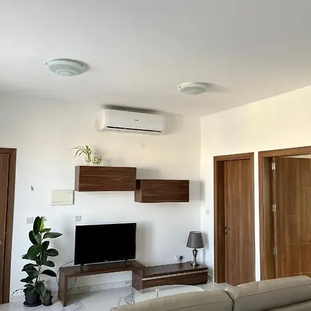 Airport Exclusive 2x Double Bedrooms With Shared Bathroom In A Penthouse With Bbq Facilitiesprivate Penthouse 2 Bed Room, 2 Bathrooms, 1 Shower, Huge Terrace And Bbq Area Апартаменты