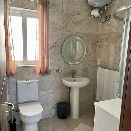 Airport Exclusive 2x Double Bedrooms With Shared Bathroom In A Penthouse With Bbq Facilitiesprivate Penthouse 2 Bed Room, 2 Bathrooms, 1 Shower, Huge Terrace And Bbq Area Апартаменты Mqabba