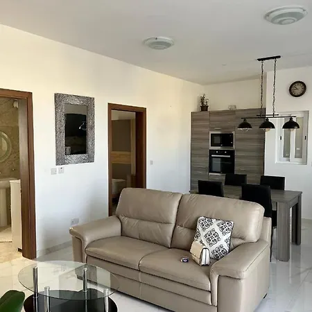 Airport Exclusive 2x Double Bedrooms With Shared Bathroom In A Penthouse With Bbq Facilitiesprivate Penthouse 2 Bed Room, 2 Bathrooms, 1 Shower, Huge Terrace And Bbq Area Апартаменты *